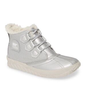 Sorel x Disney Frozen ll Out N About Bootie Size 9